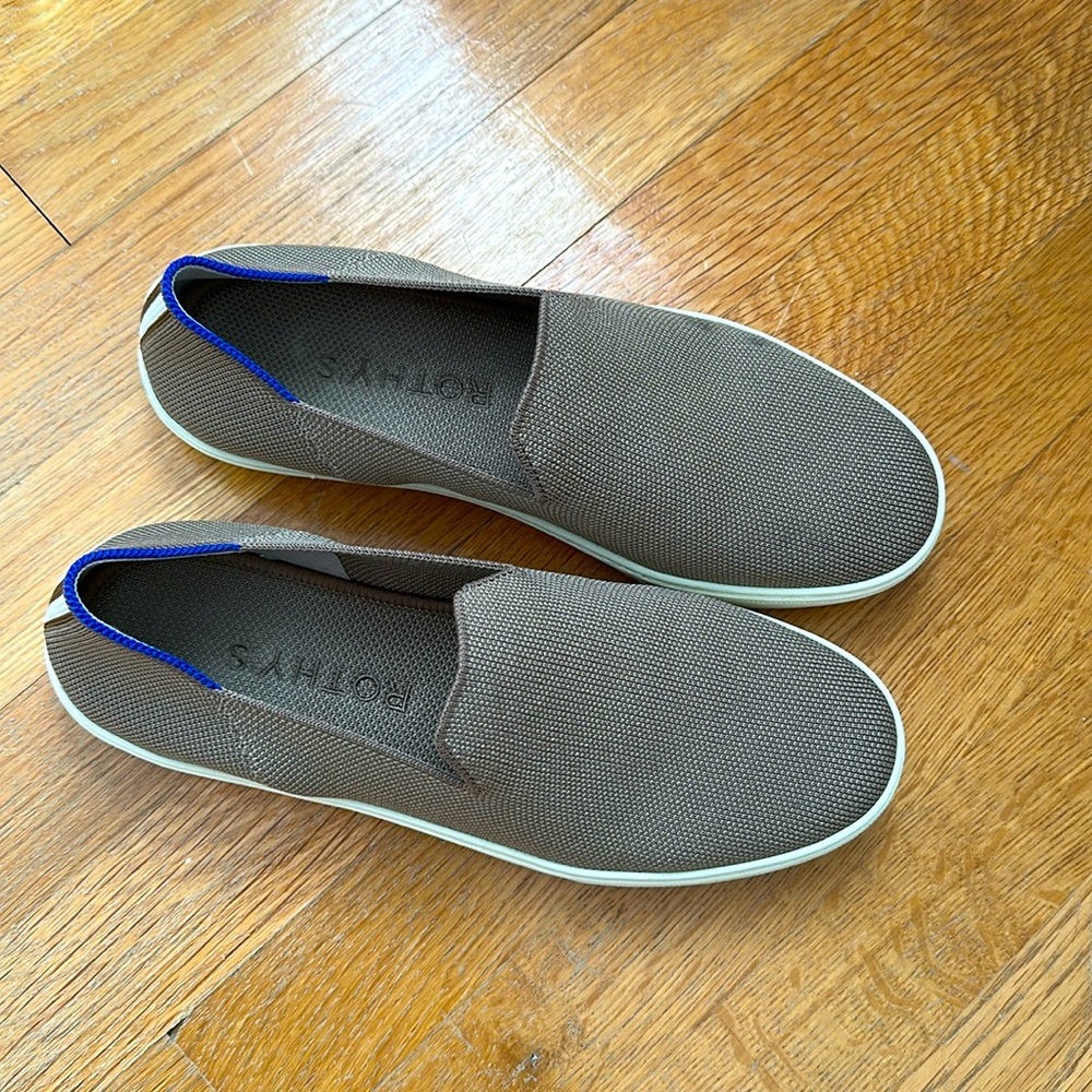 Rothy’s slip on sneaker in Latte, size 9